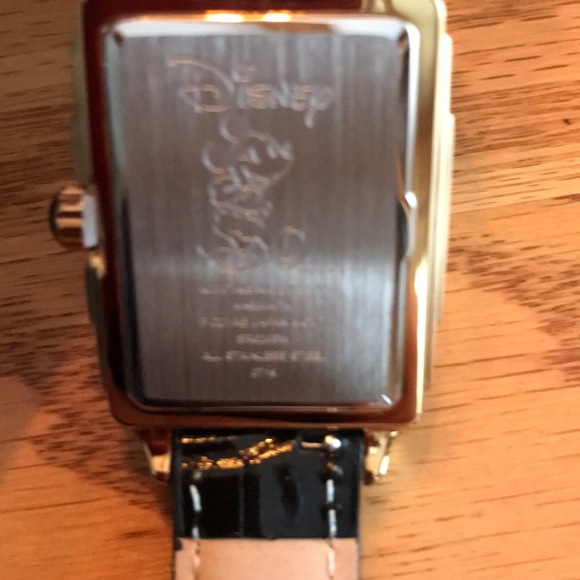 NWT MINNIE MOUSE watch - Picture 3 of 6